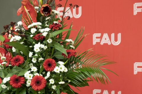 Towards entry "Graduation ceremony at the Department of Economics and Social Sciences (WiSo) December 12, 2023"